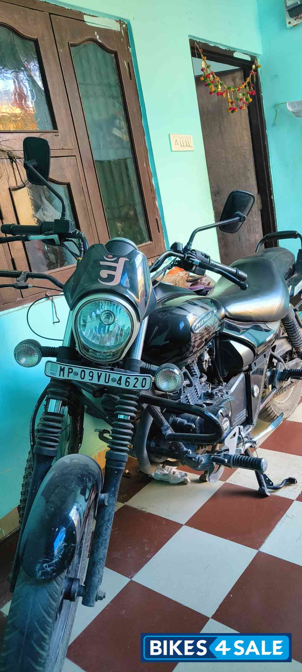 Black Bajaj Avenger Street 160