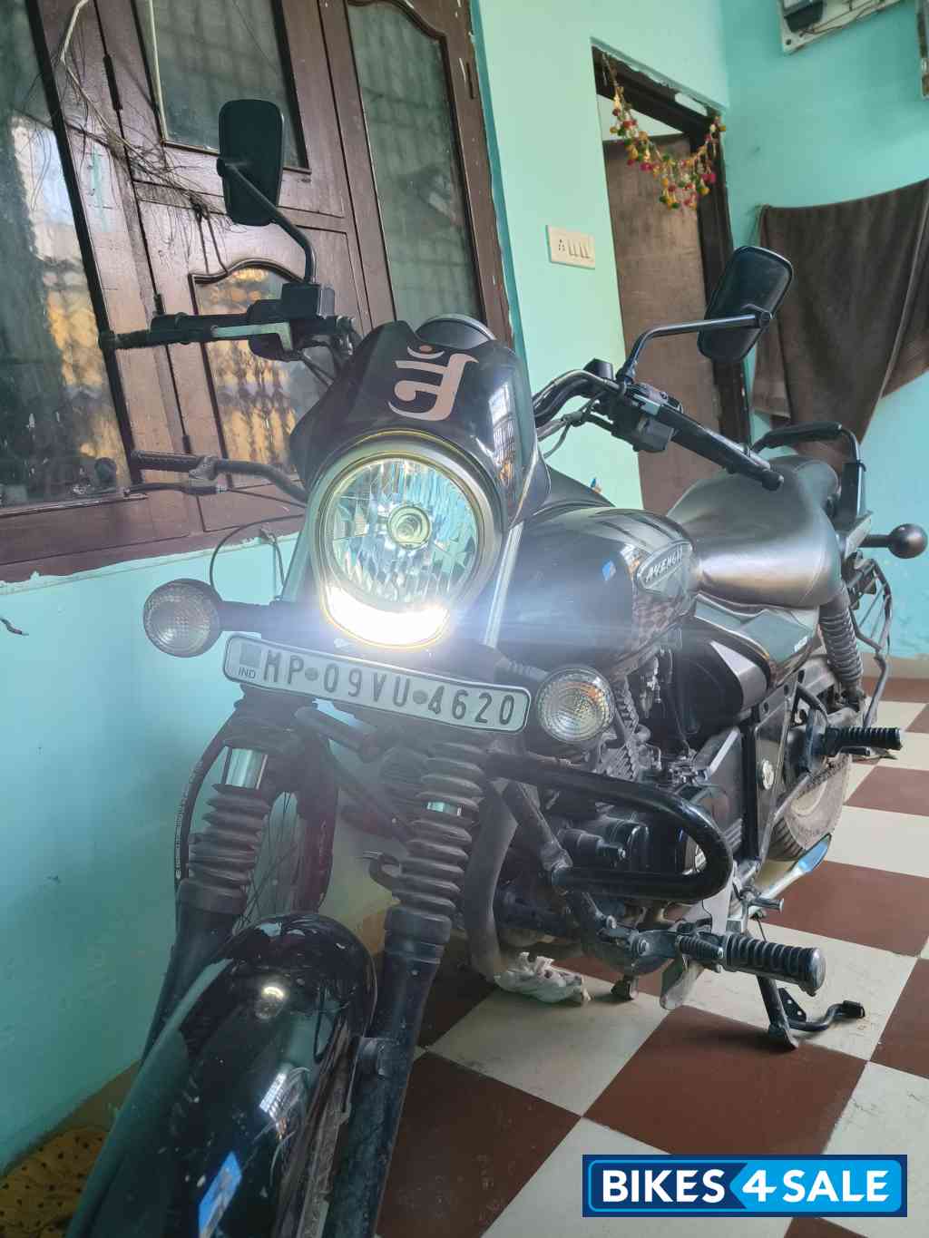 Black Bajaj Avenger Street 160
