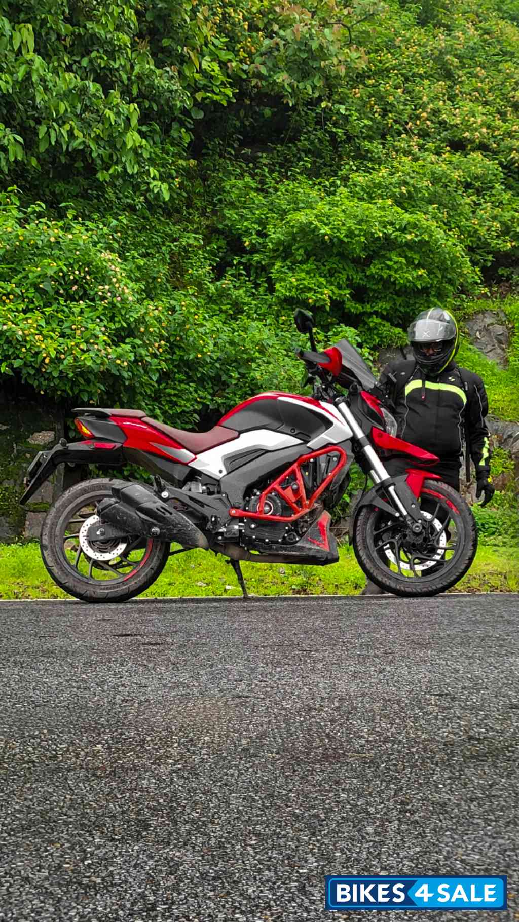 Bajaj Dominar 250 2022