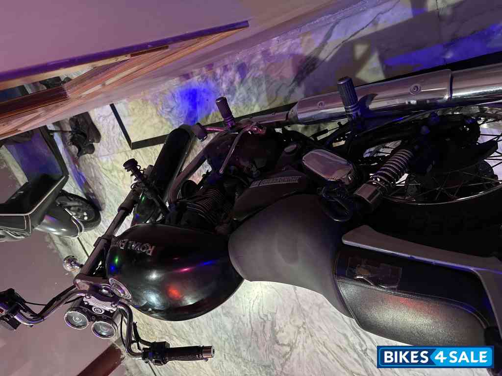 Matt Black Royal Enfield Thunderbird 350 Matt Black Royal Enfield Thunderbird 350