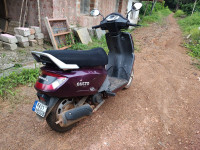 Purple Mahindra Gusto