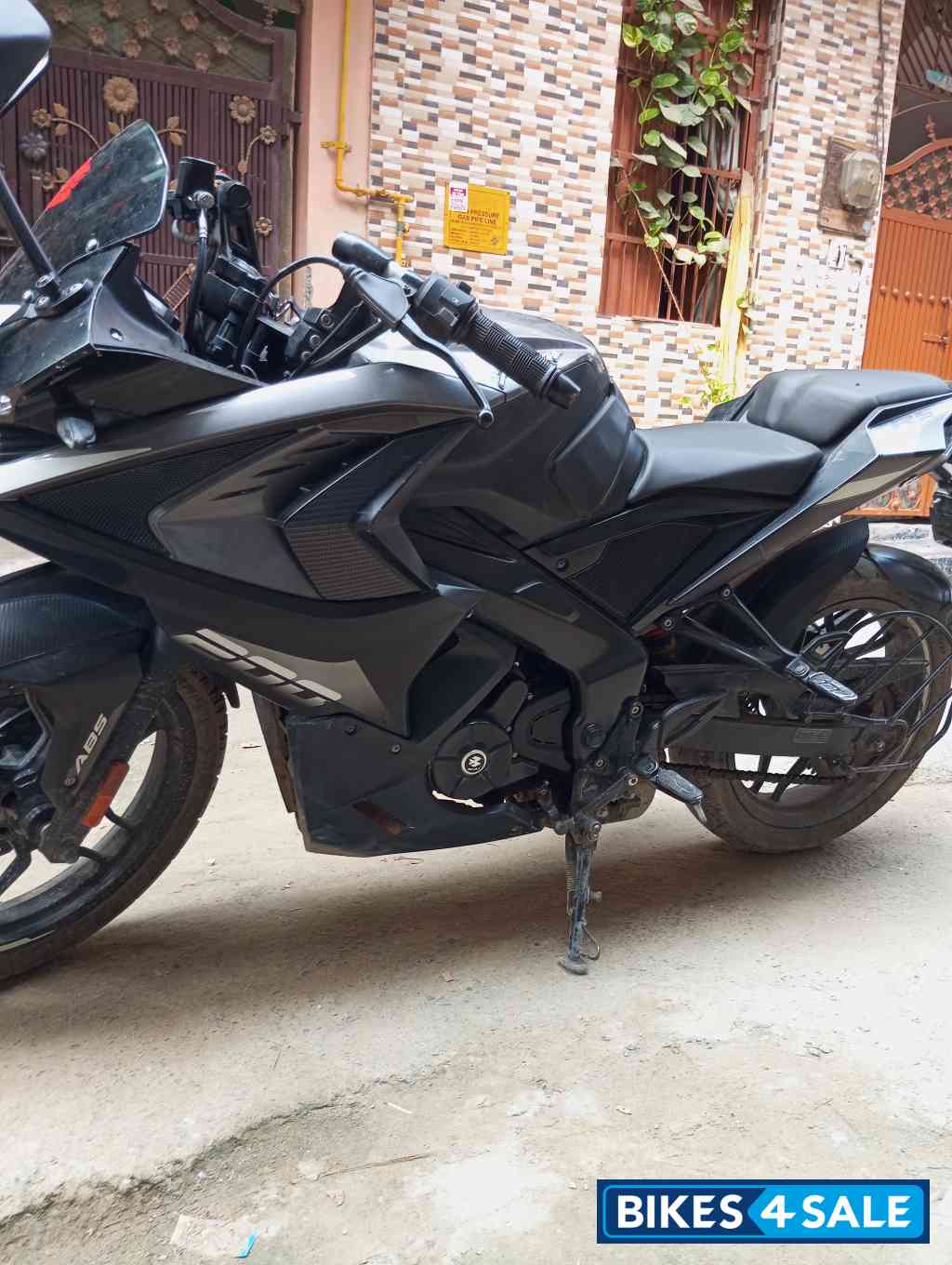 Bajaj Pulsar RS 200 ABS