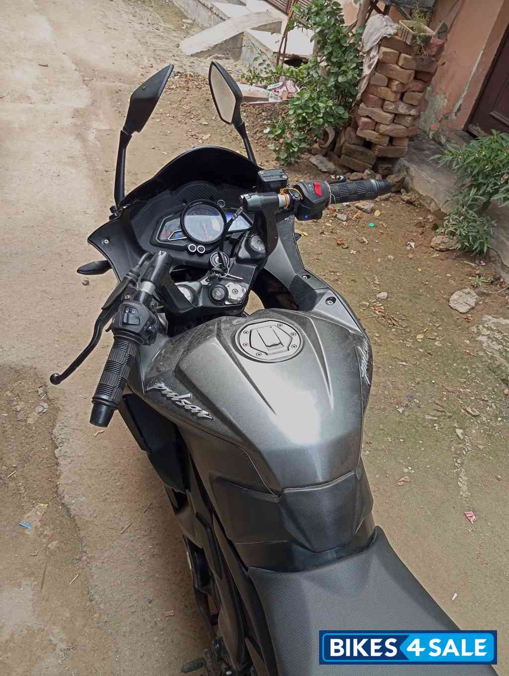 Bajaj Pulsar RS 200 ABS