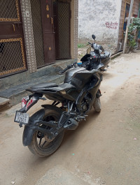 Bajaj Pulsar RS 200 ABS