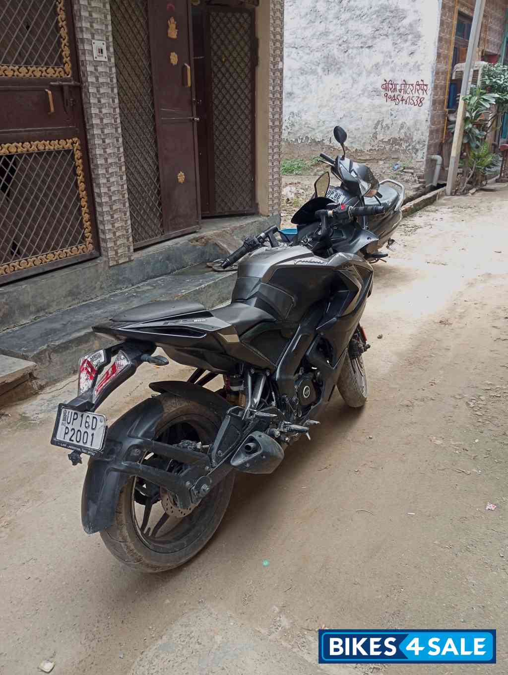 Bajaj Pulsar RS 200 ABS
