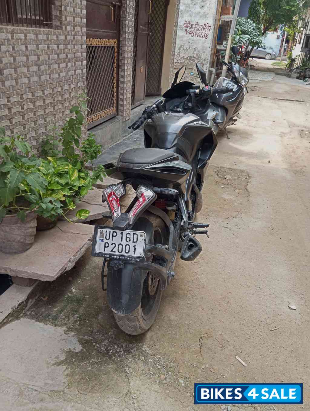 Bajaj Pulsar RS 200 ABS