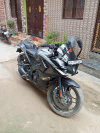 Bajaj Pulsar RS 200 ABS