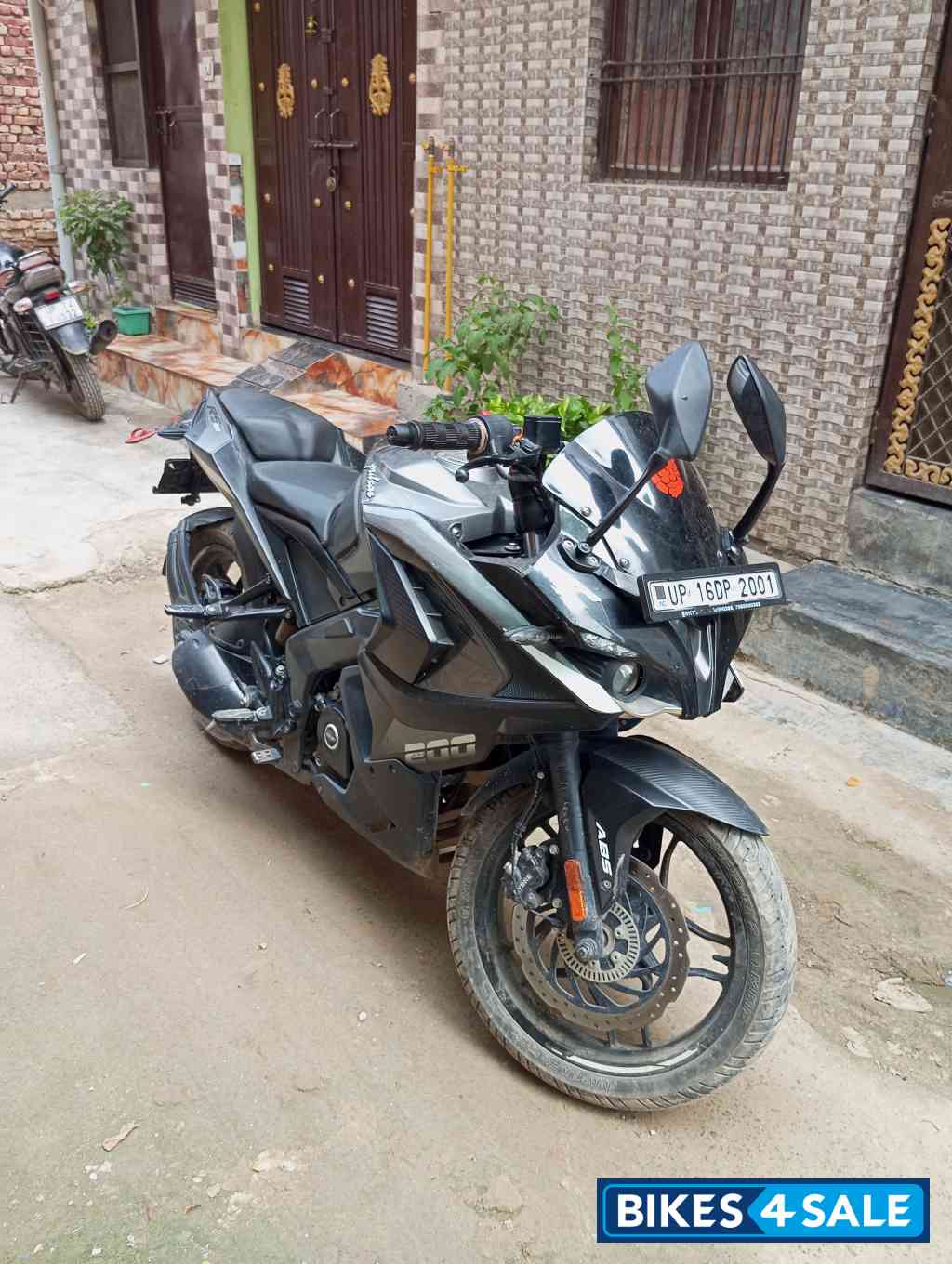 Bajaj Pulsar RS 200 ABS