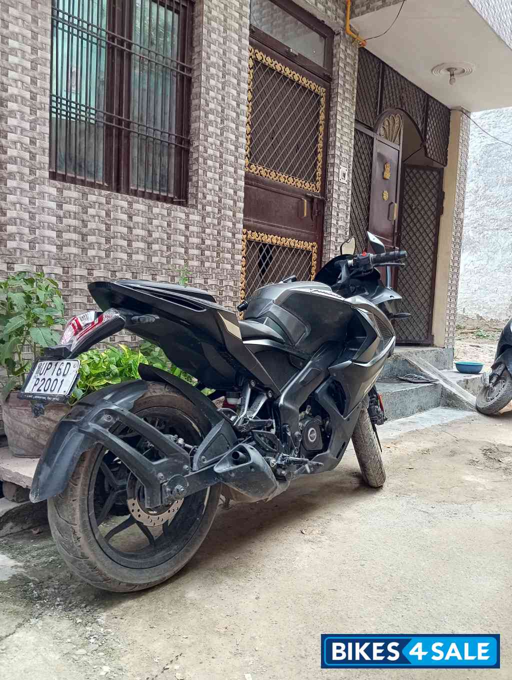 Bajaj Pulsar RS 200 ABS