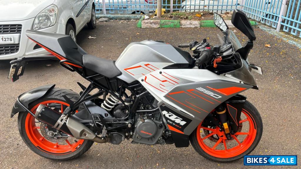 Silver Metallic Matt KTM RC 390