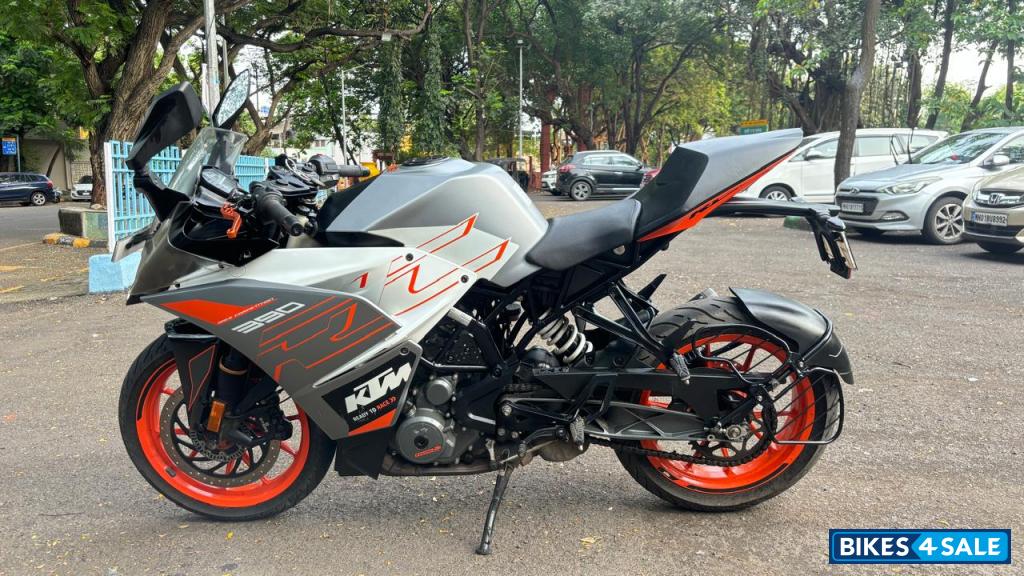 Silver Metallic Matt KTM RC 390