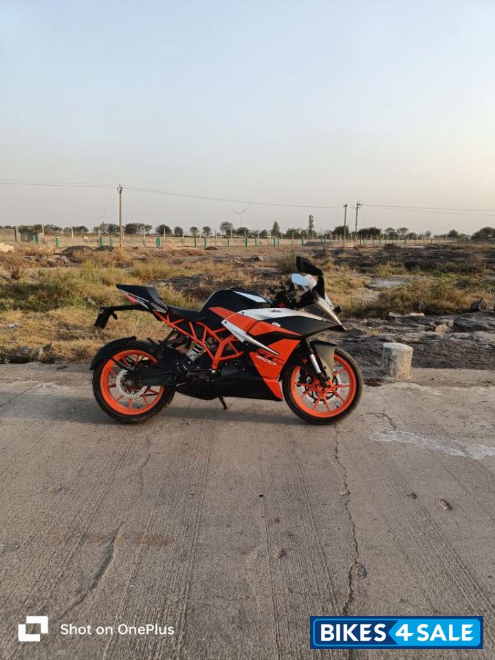 Black Orange KTM RC 200