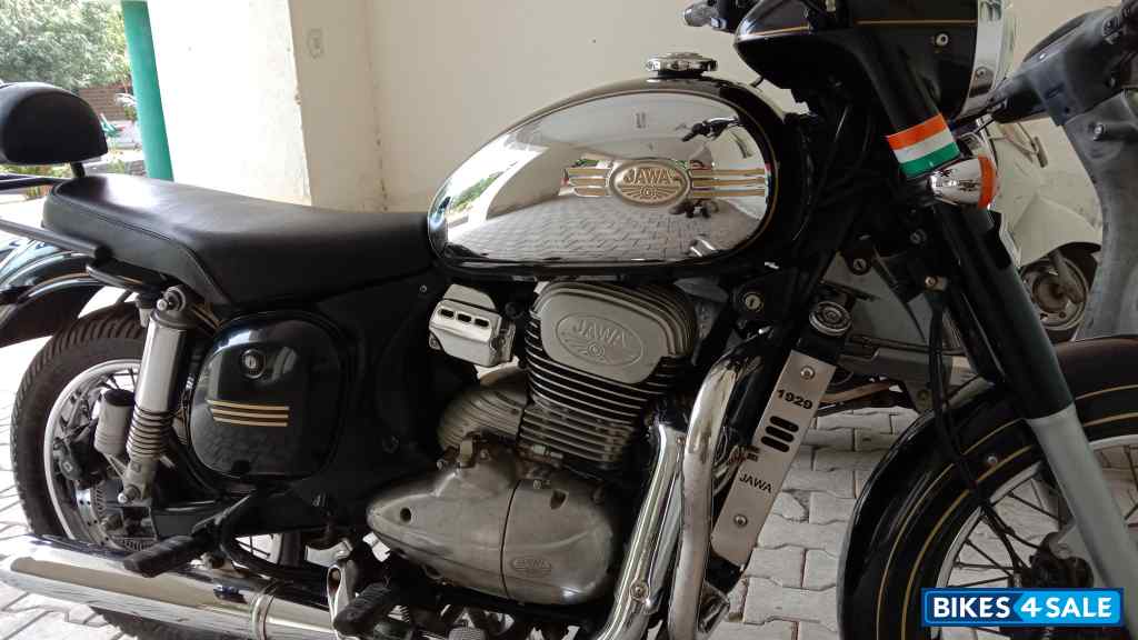 Black & Silver Jawa Jawa BS6
