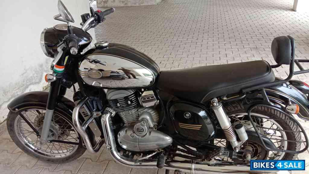 Black & Silver Jawa Jawa BS6