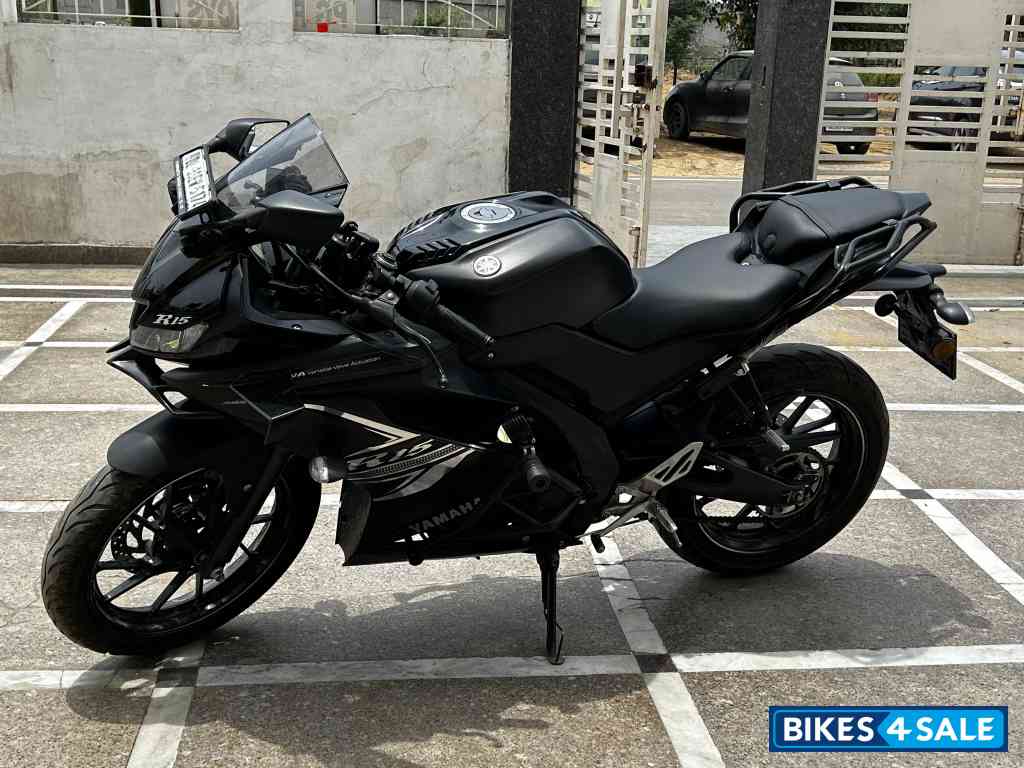 Mat Black Yamaha YZF R15 V3