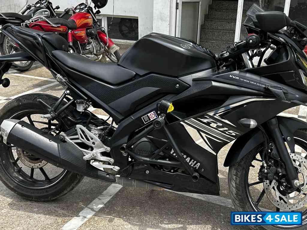 Mat Black Yamaha YZF R15 V3