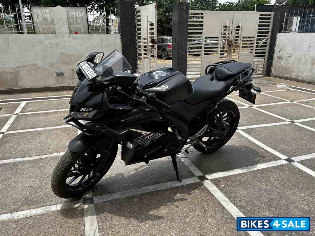 Mat Black Yamaha YZF R15 V3