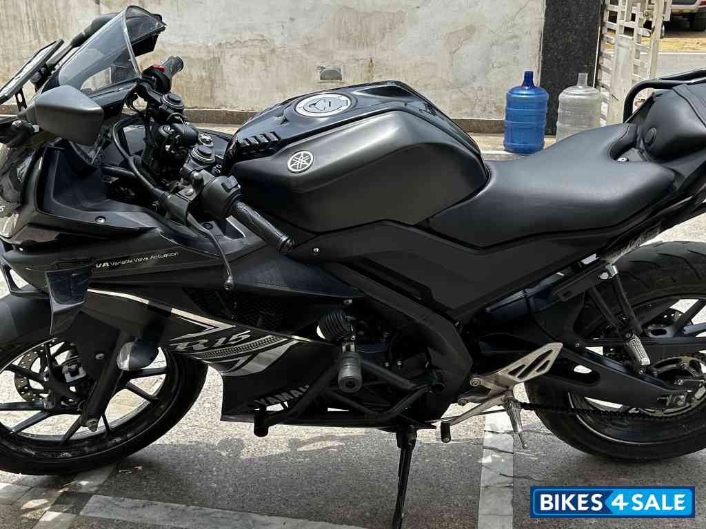 Mat Black Yamaha YZF R15 V3