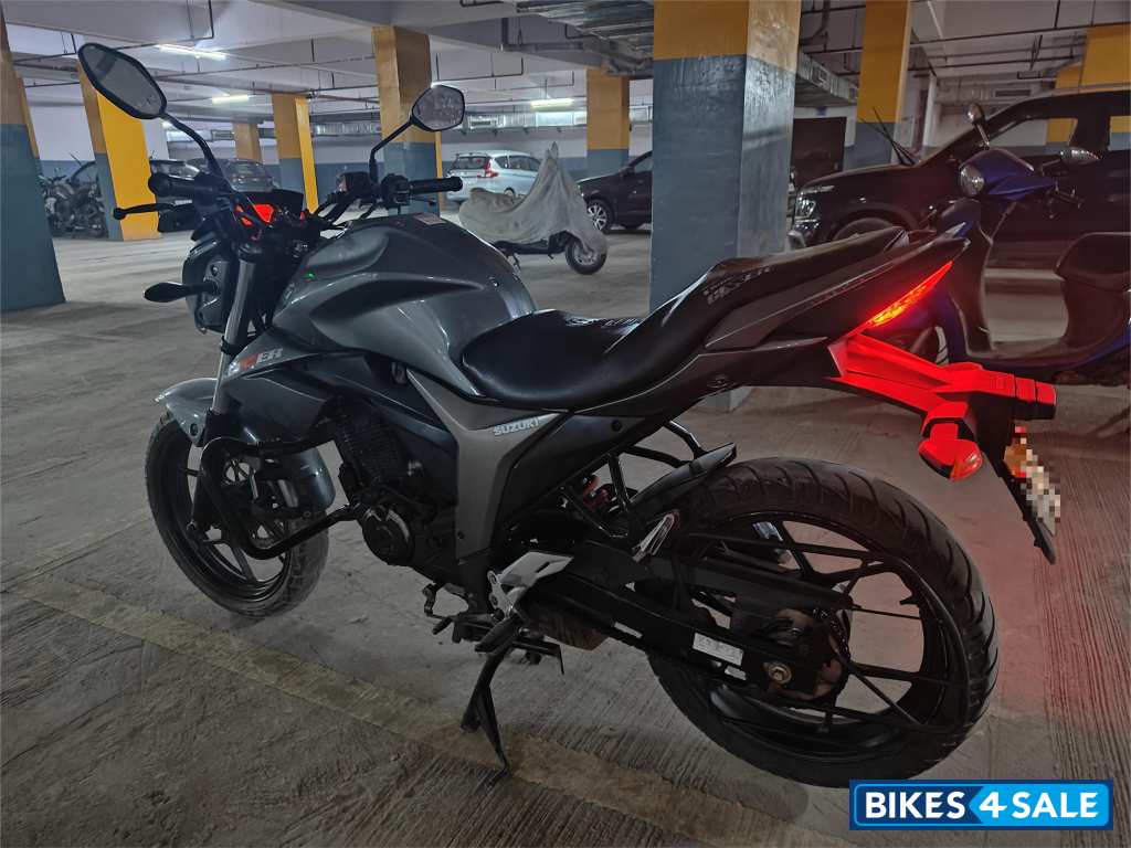 Grey Suzuki Gixxer 150