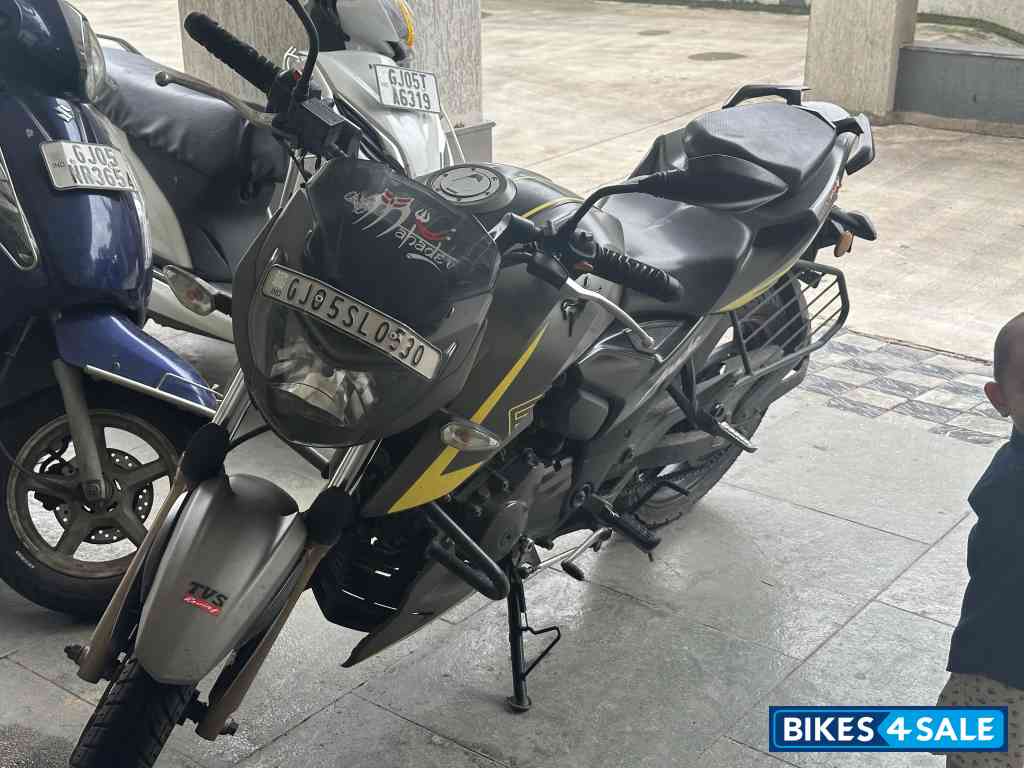 TVS Apache RTR 200 4V Race Edition 2.0