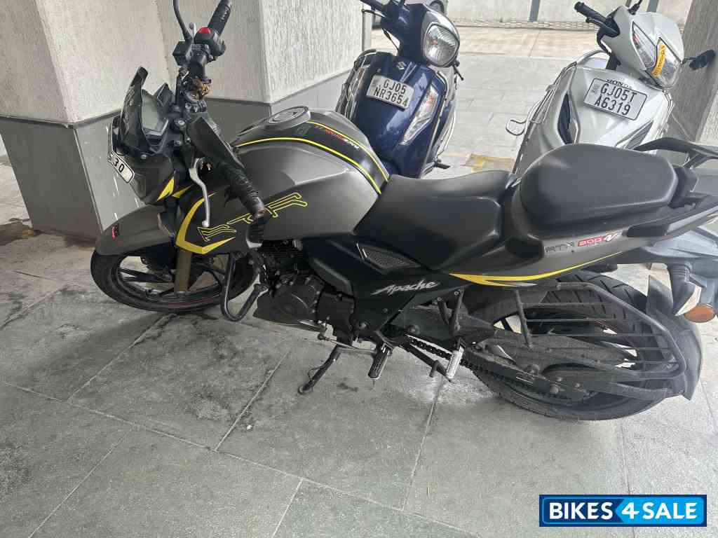 TVS Apache RTR 200 4V Race Edition 2.0