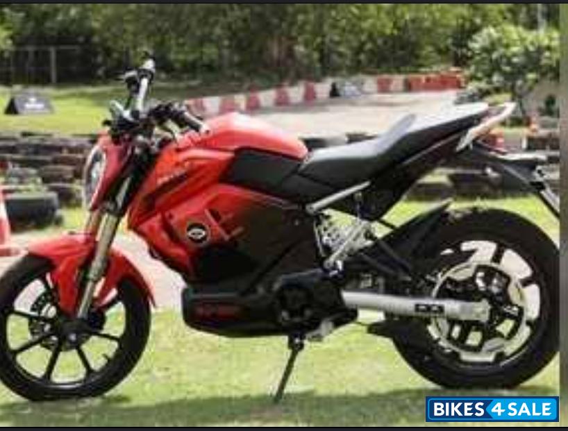 Red+black Revolt RV 400