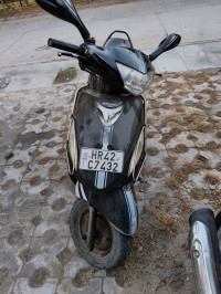 Black Mahindra Rodeo UZO 125