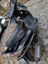 Black Mahindra Rodeo UZO 125