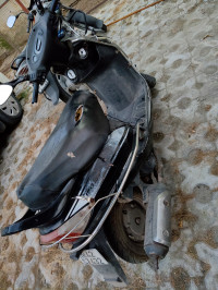 Black Mahindra Rodeo UZO 125