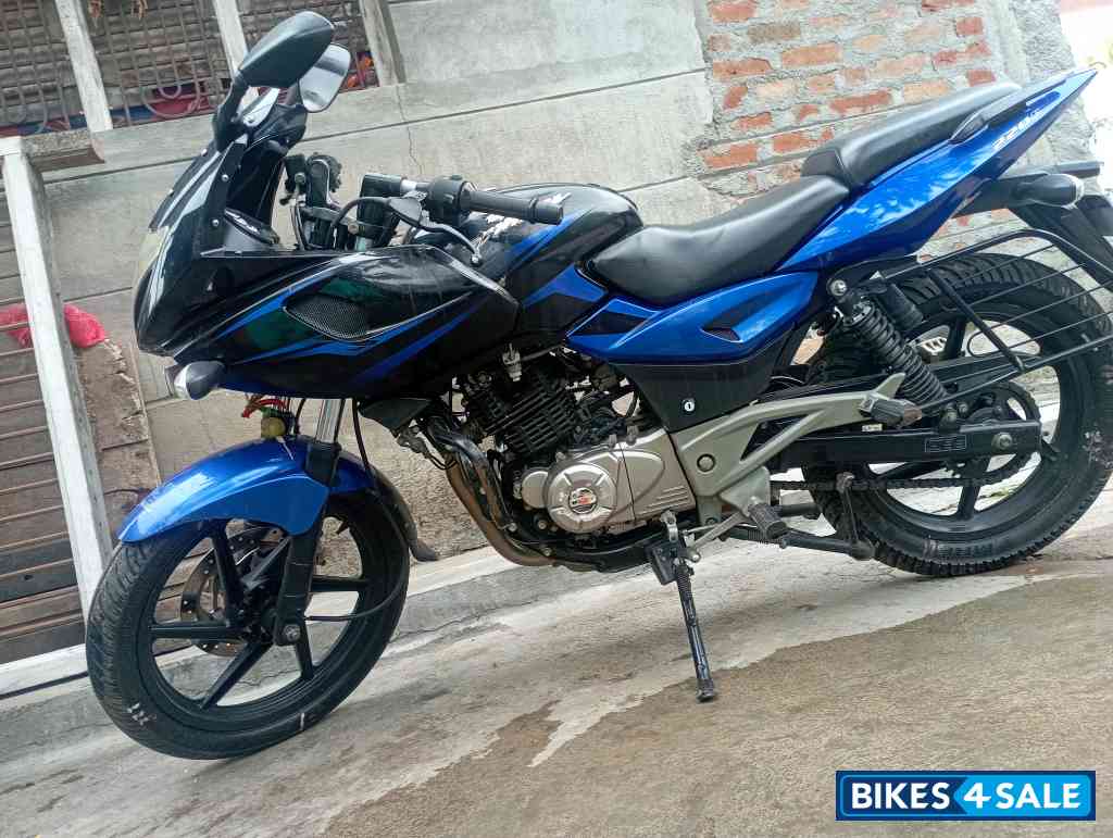 Blue Bajaj Pulsar 220 DTSi