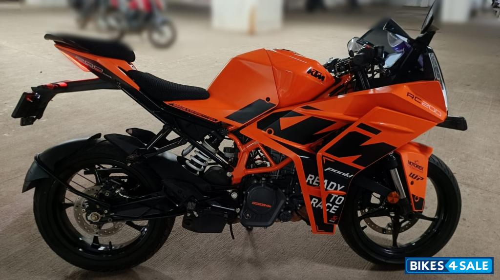 Orange KTM RC 200 GP