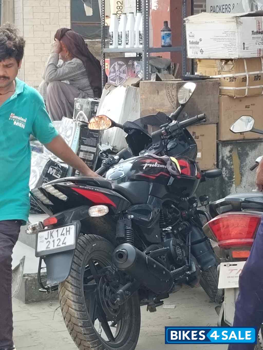 Bajaj Pulsar 220F BS6