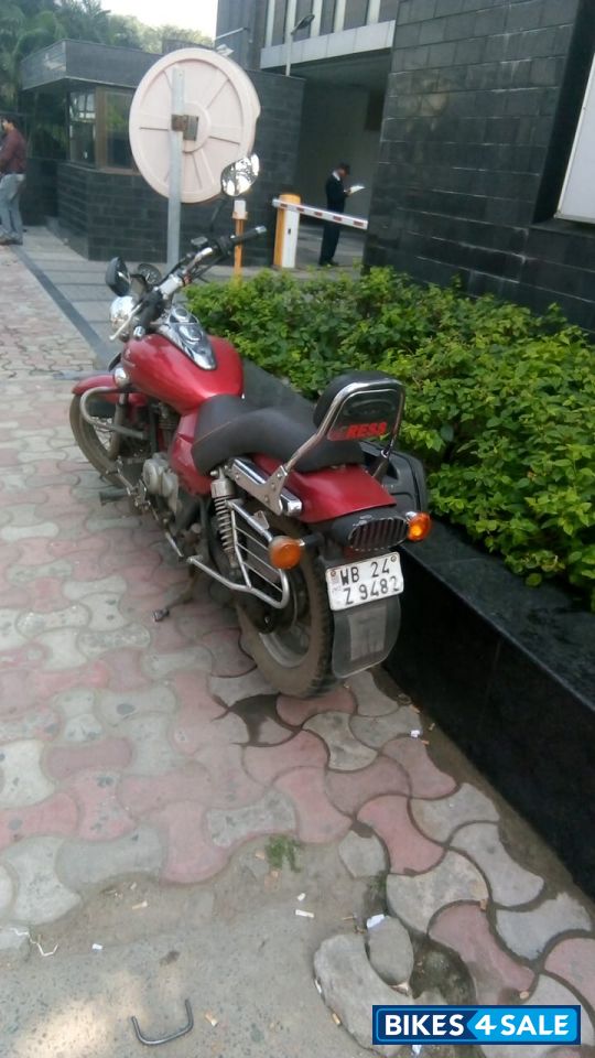 Red Bajaj Avenger 220 DTS-i