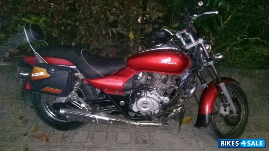 Red Bajaj Avenger 220 DTS-i