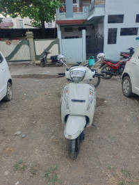 White Suzuki Access 125 Ride Connect Edition