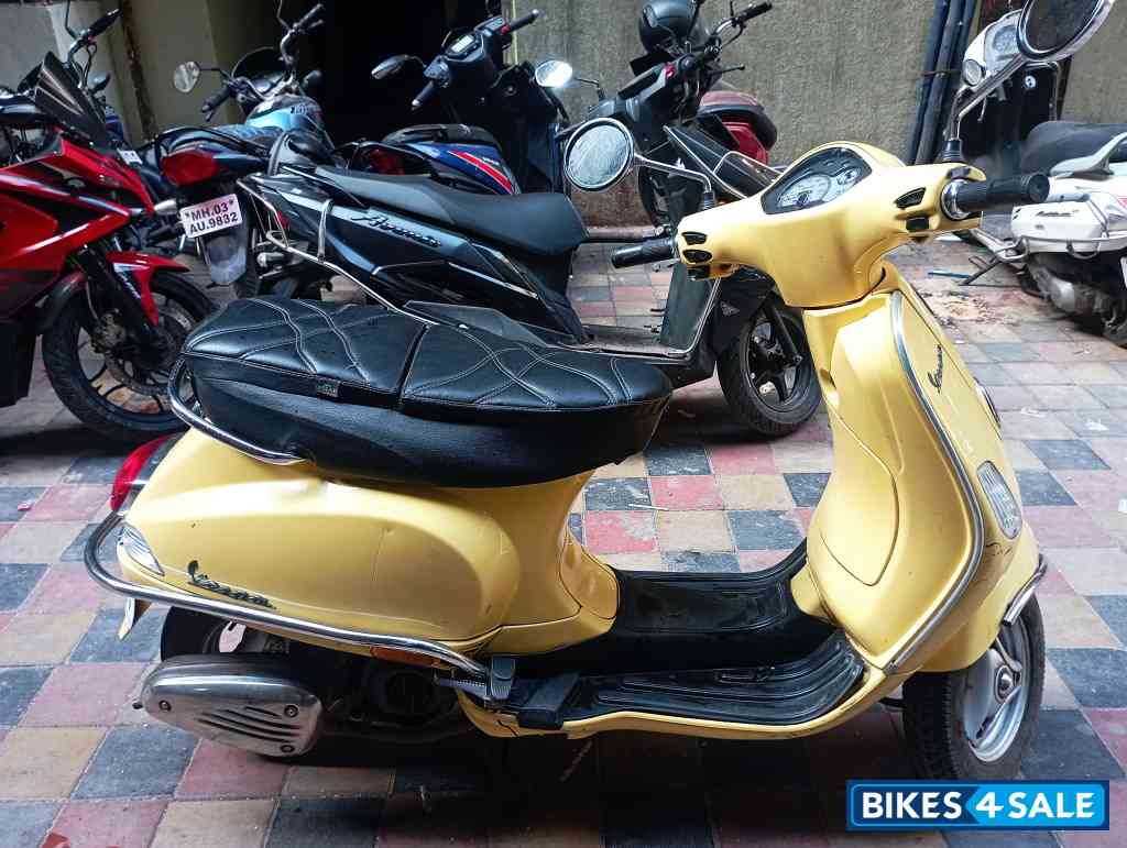 Yellow Vespa 125 Yellow Vespa 125