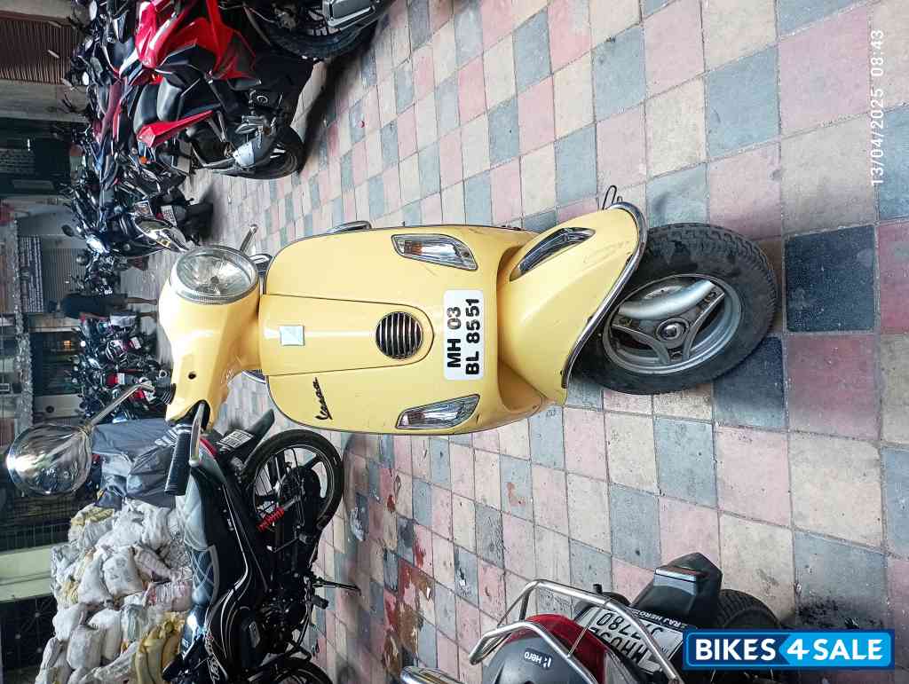 Yellow Vespa 125 Yellow Vespa 125