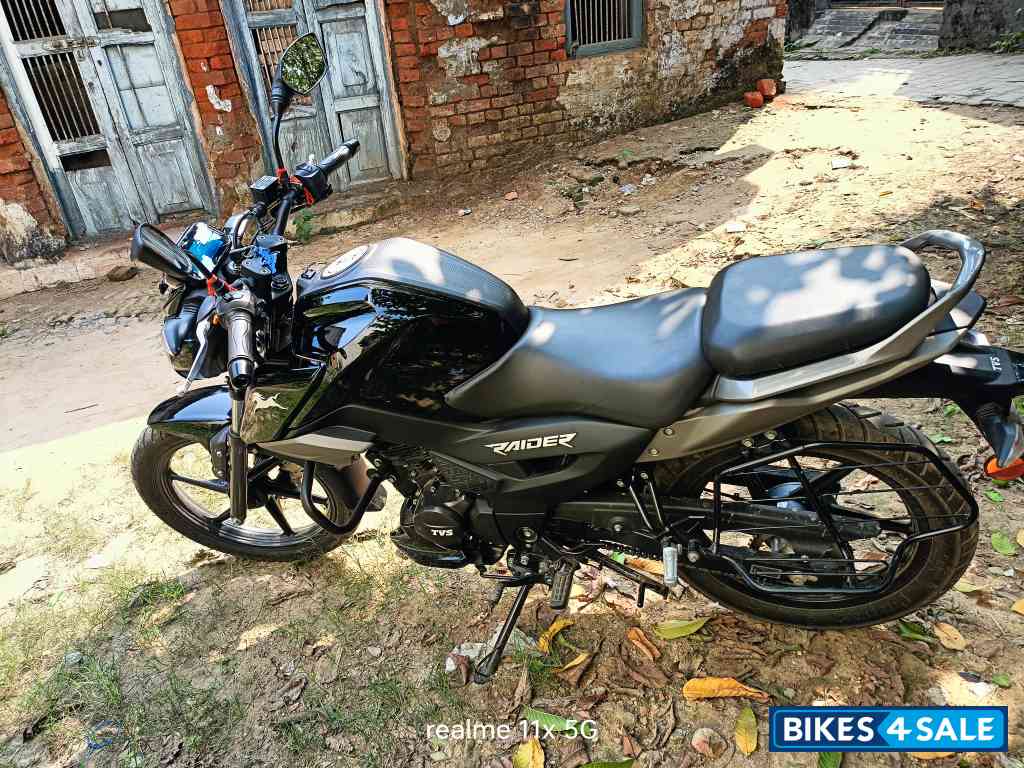 TVS Raider Split Seat