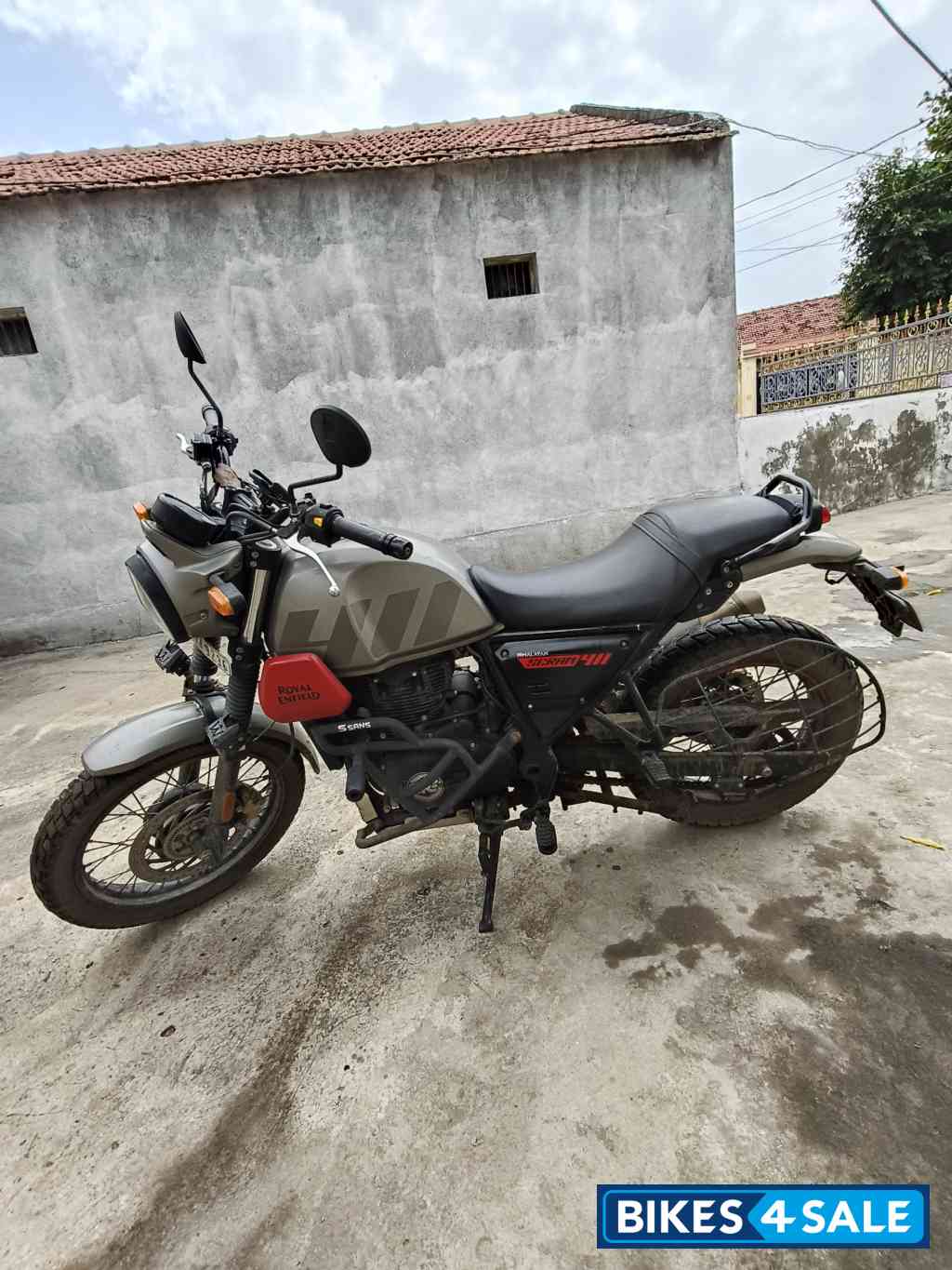 Graphite Red Royal Enfield Scram 411