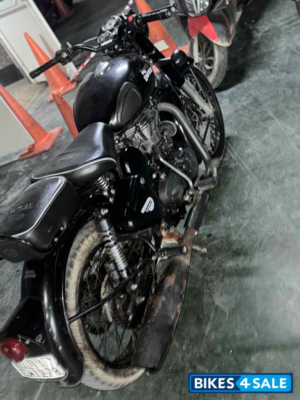 Black Royal Enfield Classic 500 Tribute Black