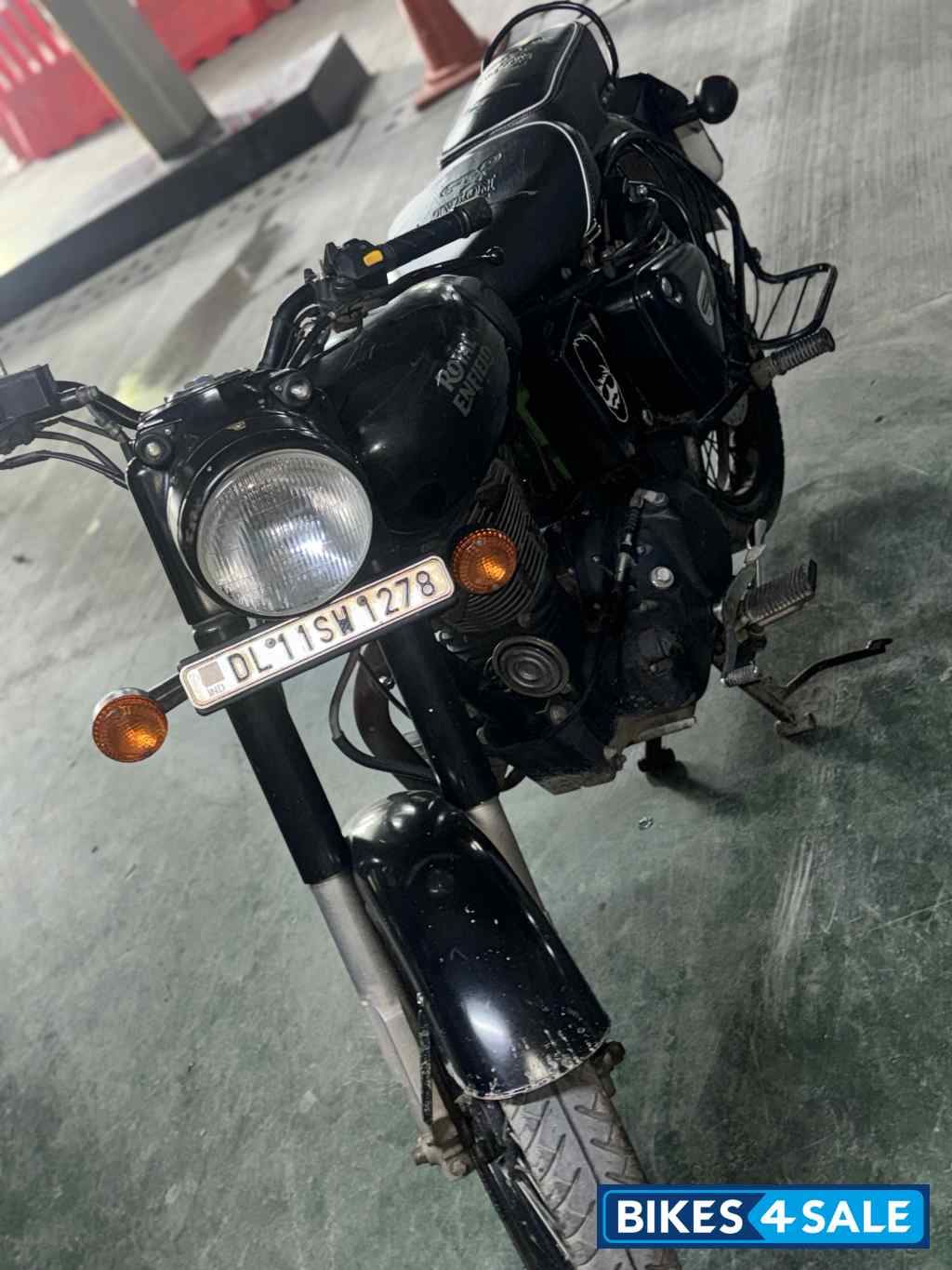 Black Royal Enfield Classic 500 Tribute Black