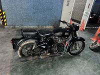 Black Royal Enfield Classic 500 Tribute Black