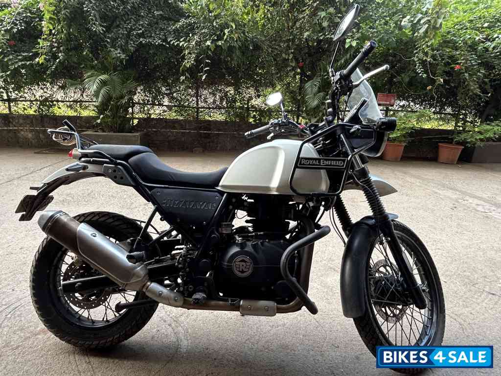 Snow-white Royal Enfield Himalayan BS VI