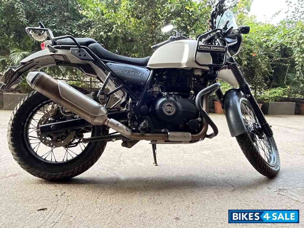 Snow-white Royal Enfield Himalayan BS VI