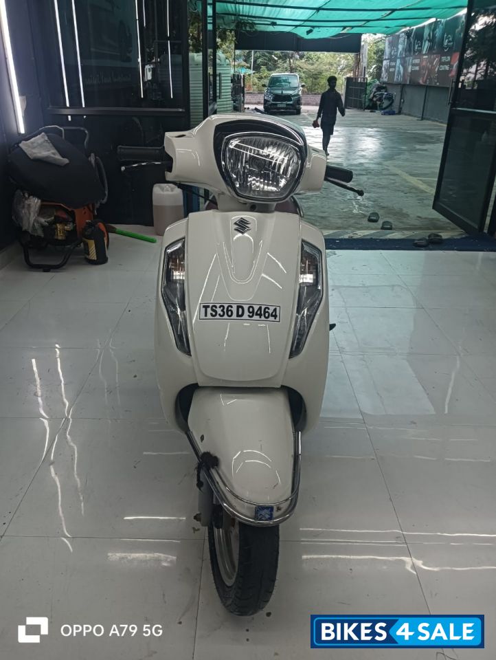 White Suzuki Access 125 Special Edition