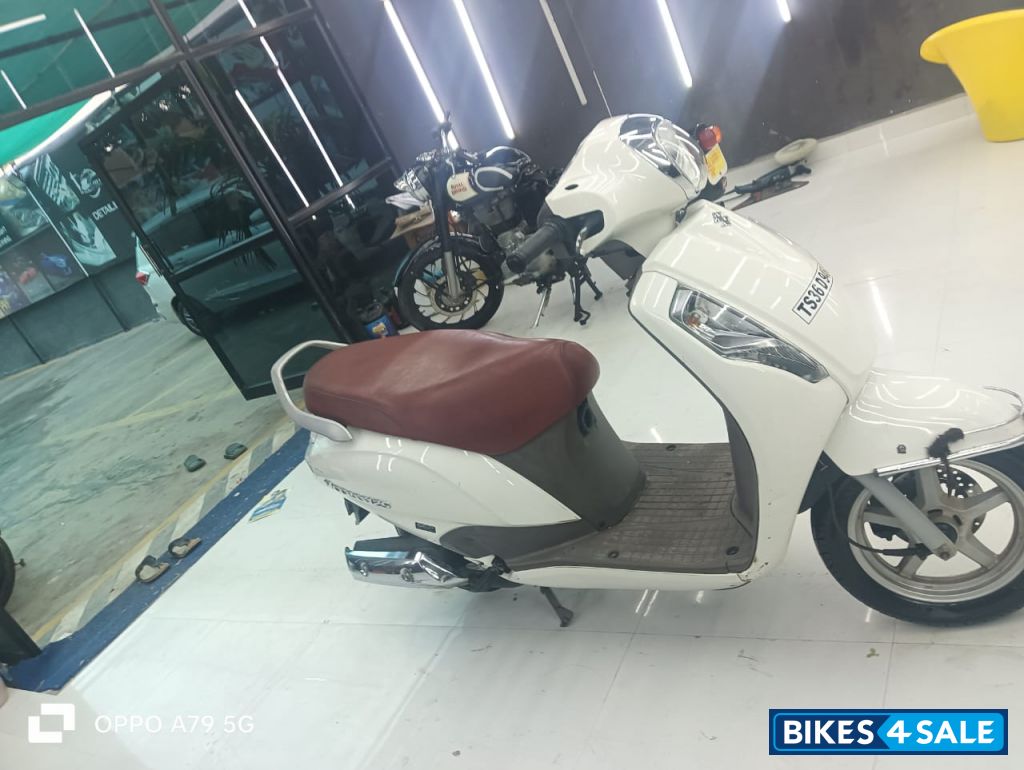 White Suzuki Access 125 Special Edition White Suzuki Access 125 Special Edition