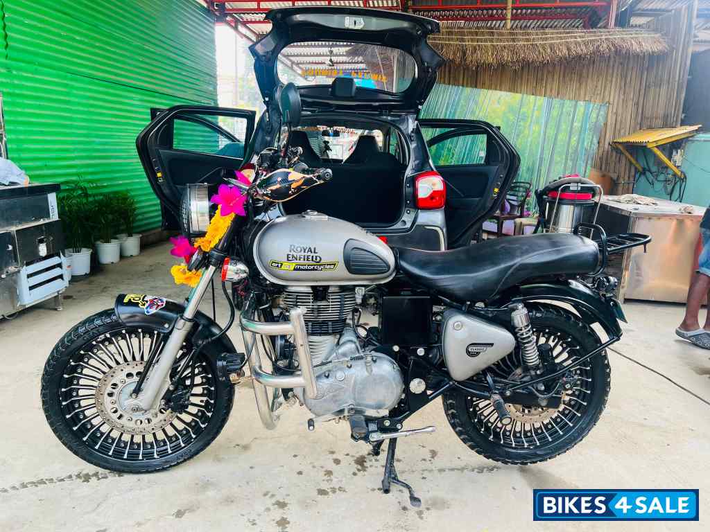 Gun Metal Grey Royal Enfield Classic Gunmetal Grey