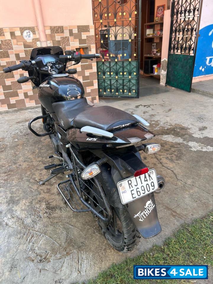 Bajaj Pulsar 125 Neon BS6