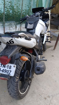 White And Black Yamaha Fazer 125