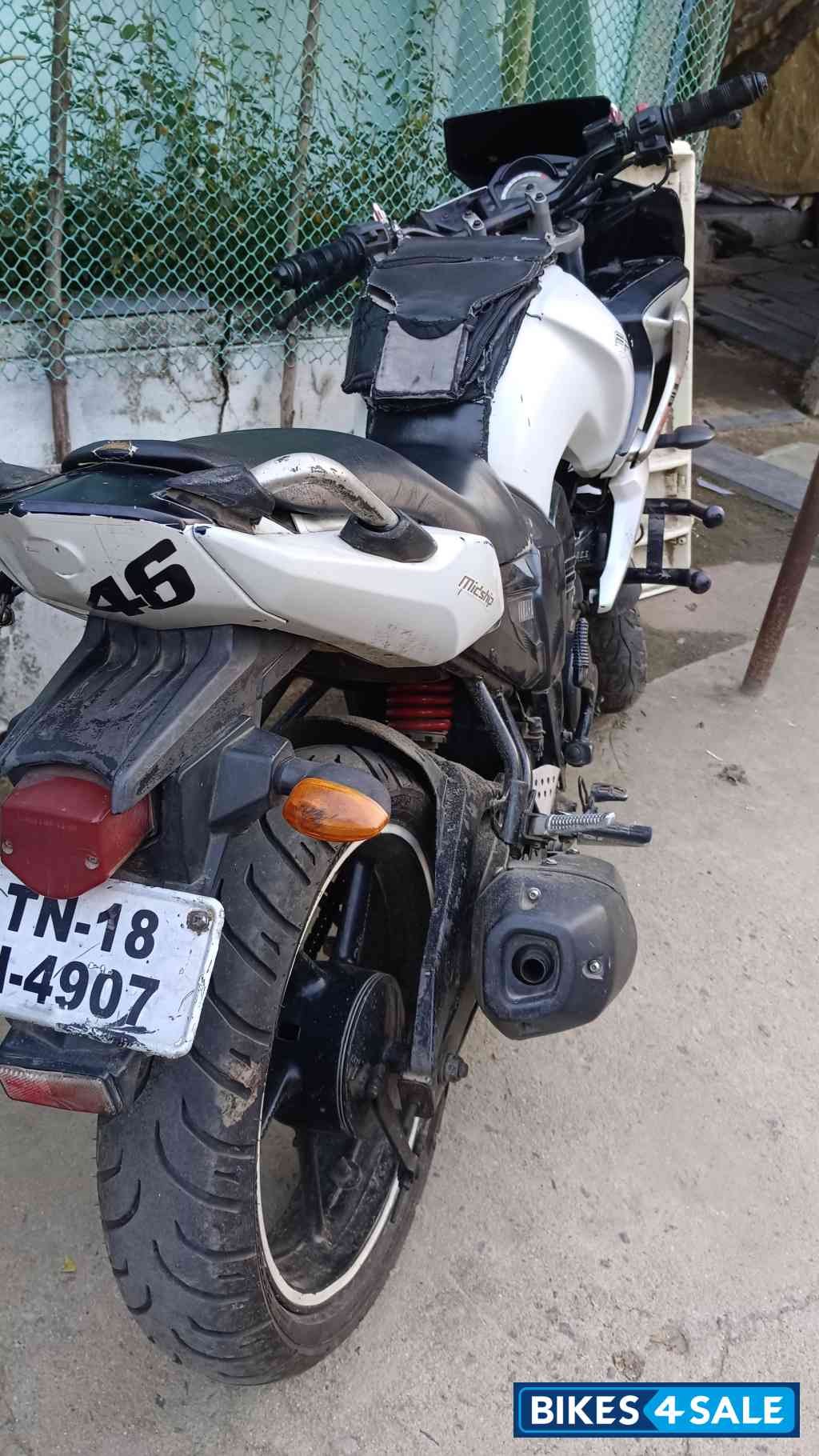 White And Black Yamaha Fazer 125 White And Black Yamaha Fazer 125